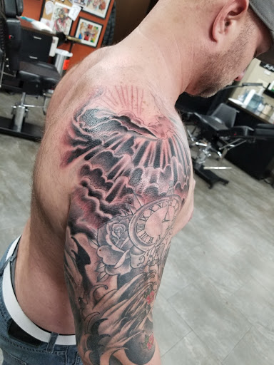 Tattoo and Piercing Shop «St. Louis Tattoo Company», reviews and photos, 119 Long Rd, Chesterfield, MO 63005, USA