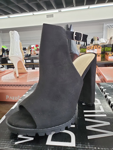 Shoe Store «SHOE! TIME 87», reviews and photos, 8533 S Cottage Grove Ave, Chicago, IL 60619, USA