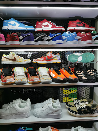 Thắm's Sneaker Shop