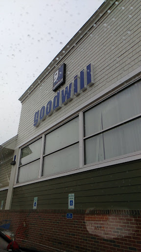 Thrift Store «Goodwill Store & Donation Center», reviews and photos, 720 Lafayette Rd, Portsmouth, NH 03801, USA