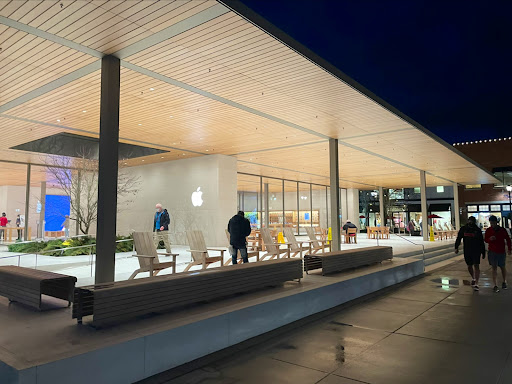 Computer Store «Apple University Village», reviews and photos, 2656 NE University Village St, Seattle, WA 98105, USA