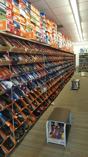 Shoe Store «Payless ShoeSource», reviews and photos, 2511 Grand Ave, Waukegan, IL 60085, USA