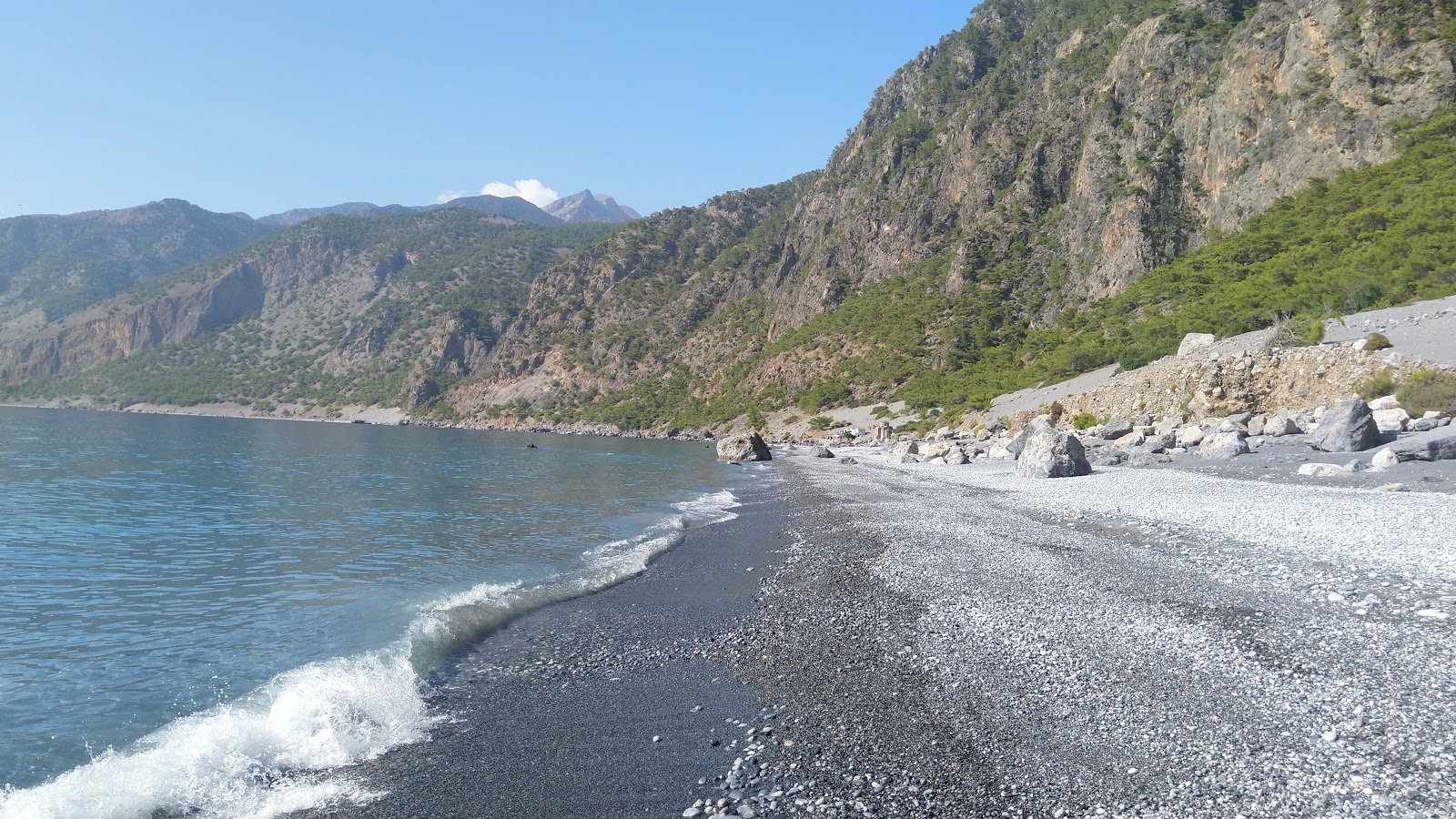 Foto von Agios Pavlos beach und seine wunderschöne Landschaft