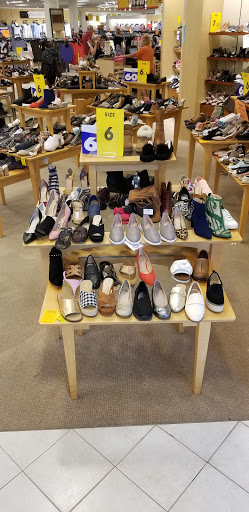 Shopping Mall «The Lakes Mall», reviews and photos, 5600 Harvey St, Muskegon, MI 49444, USA