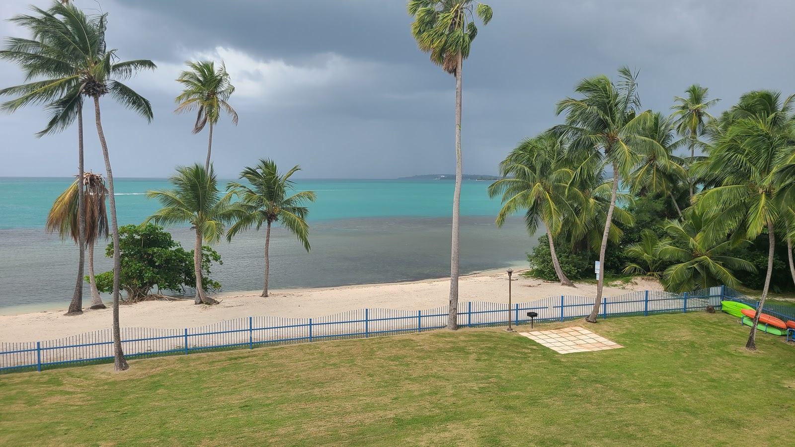 Zdjęcie Playa Ostiones z przestronna plaża