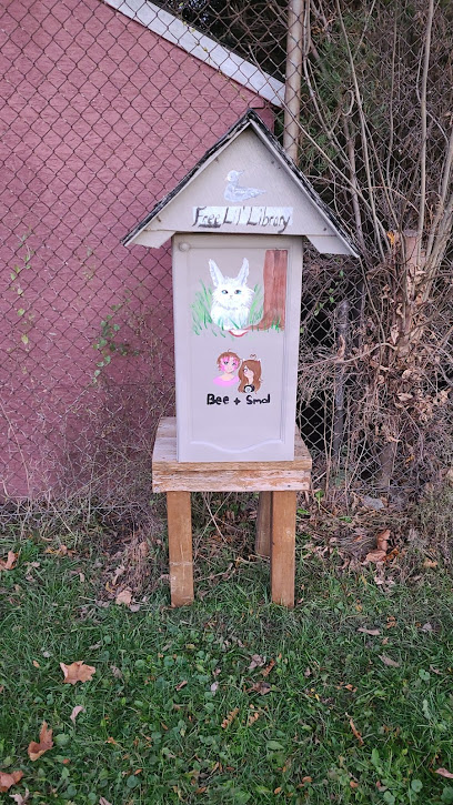 Bee and SMOL's Free Lil Library
