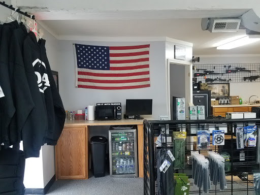 Gun Shop «Queen City Arms», reviews and photos, 320 Sycamore St, New Richmond, OH 45157, USA