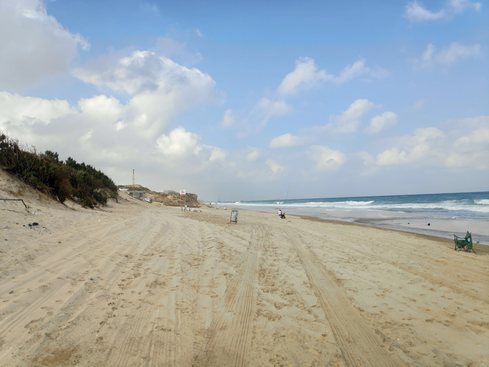 Foto di Hofit beach - luogo popolare tra gli intenditori del relax