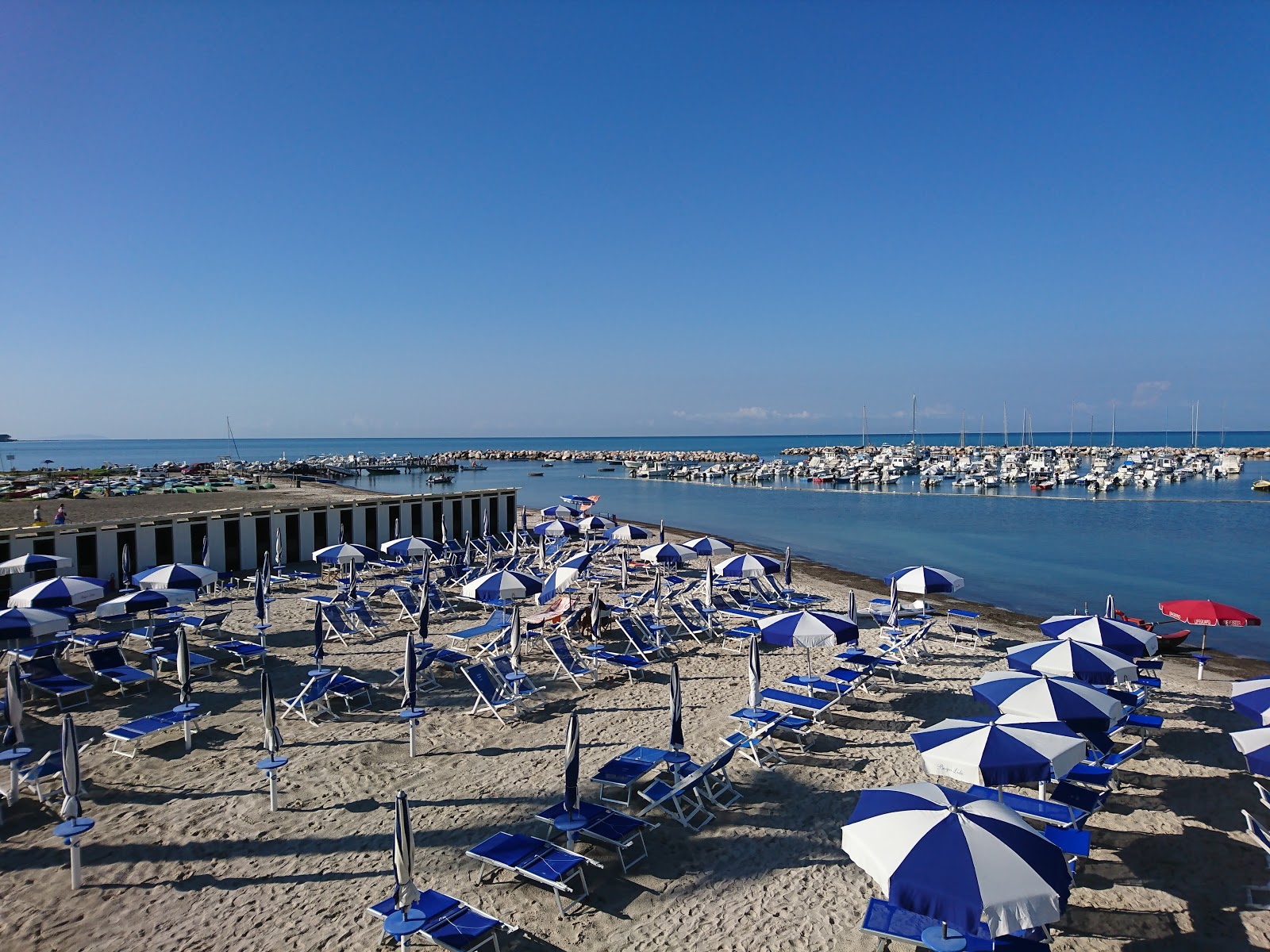 Fotografija Spiaggia Di Domani z majhni več zalivi