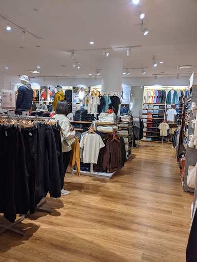 Clothing Store «Uniqlo Hillsdale», reviews and photos, 286 E Sailer Dr, San Mateo, CA 94403, USA