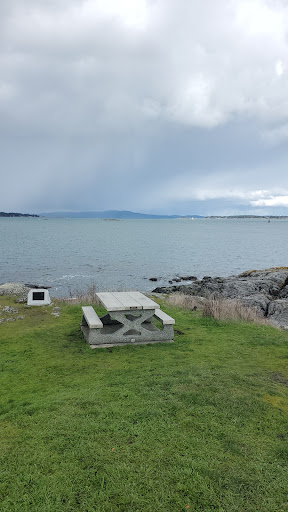 Tilikum Memorial Stone, 1270 Beach Dr, Victoria, BC V8S 2N3