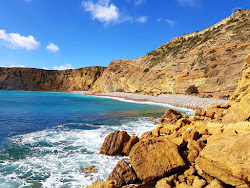 Praia dos Rebolos'in fotoğrafı geniş bir kıyı şeridi ile birlikte