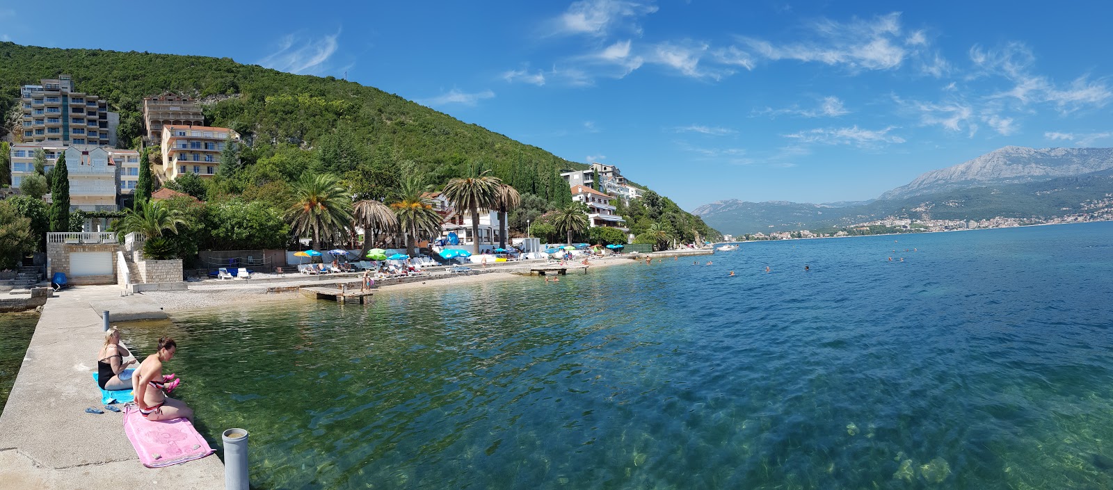 Foto von Njivice II beach mit beiger kiesel Oberfläche