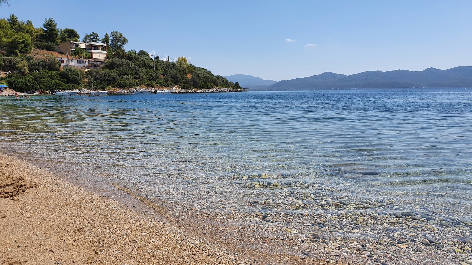 Foto von Glifa small beach befindet sich in natürlicher umgebung