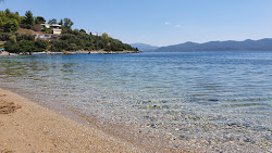 Foto von Glifa small beach befindet sich in natürlicher umgebung