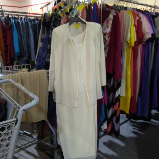 Thrift Store «The Salvation Army Family Store & Donation Center», reviews and photos, 823 E Auburn Rd, Rochester Hills, MI 48307, USA