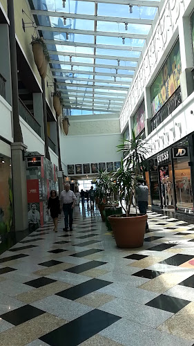 Comentários e avaliações sobre o Douglas Madeira Shopping, Funchal