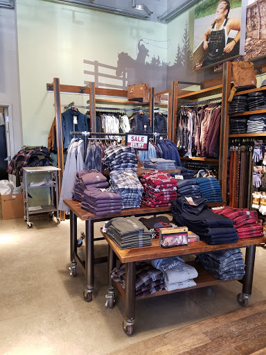 Shopping Mall «The Promenade Shops at Evergreen Walk», reviews and photos, 501 Evergreen Way #503, South Windsor, CT 06074, USA