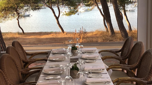 Restaurante Ses Portadores Rda. Miquel Massutí Alzamora, 59, 07670 Portocolom, Balearic Islands, España