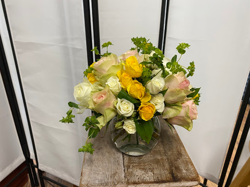 Florist «BloomTown Florist», reviews and photos, 218 W Bay Dr, Largo, FL 33770, USA