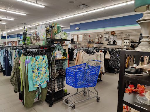 Thrift Store «Lake Hallie Goodwill Retail Store & Training Center», reviews and photos, 2759 S Prairie View Rd, Chippewa Falls, WI 54729, USA