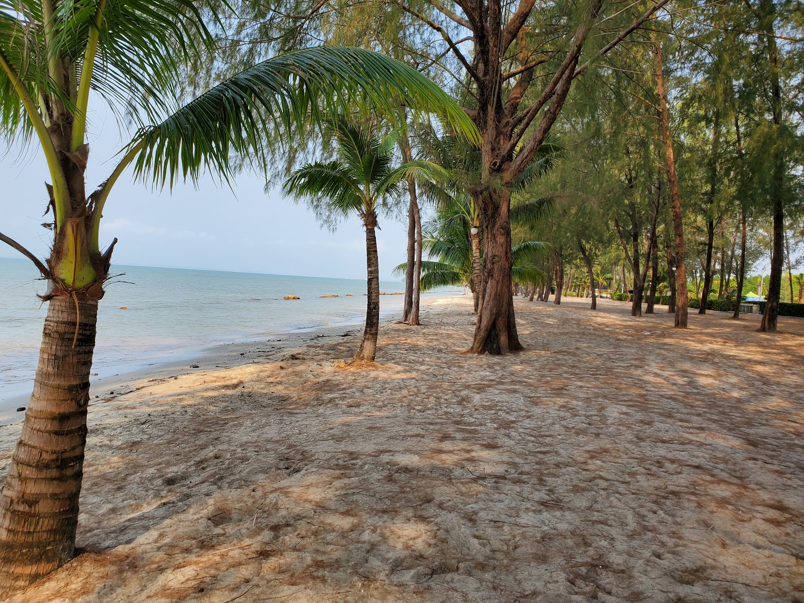 Photo of Suvarn Gleaw Thong Beach and the settlement