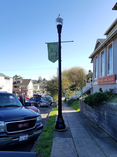 Used Book Store «Nye Beach Book House LLC», reviews and photos, 727 NW 3rd St, Newport, OR 97365, USA
