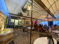 Atmosphère du Restaurant Aux Plaisirs des Halles à Nîmes - n°10