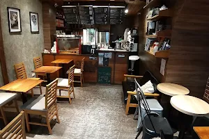 LOUISA COFFEE路易莎咖啡台南新光店 image
