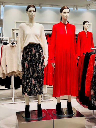 Stores to buy women's costumes Bangkok