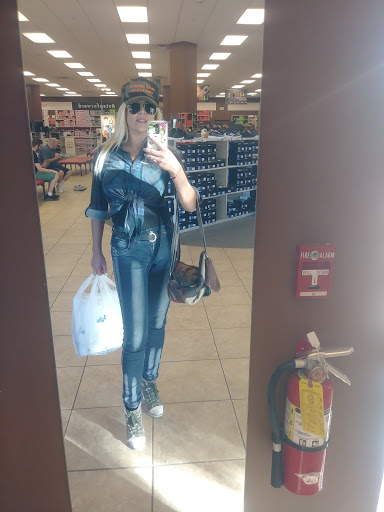 Shoe Store «Famous Footwear», reviews and photos, 1140 Harter Pkwy, Yuba City, CA 95993, USA