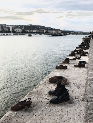 Értékelések erről a helyről: Cipők a Duna-parton, Budapest - Cipőbolt