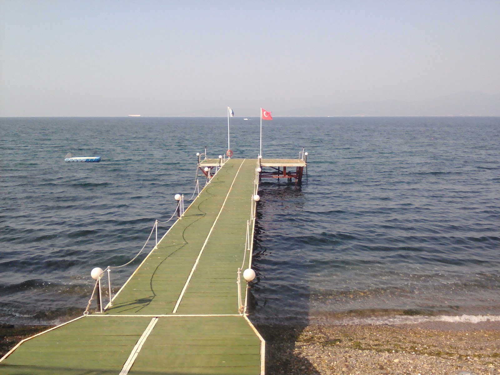 Petek Sitesi beach'in fotoğrafı mavi saf su yüzey ile