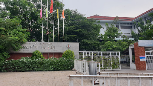Trường THPT Nguyễn Hữu Cầu