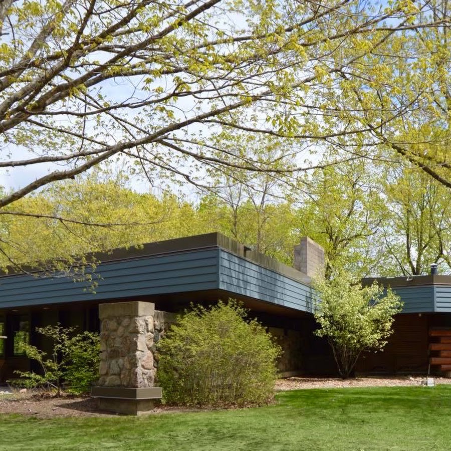 Lowry Nature Center in Carver Park Reserve