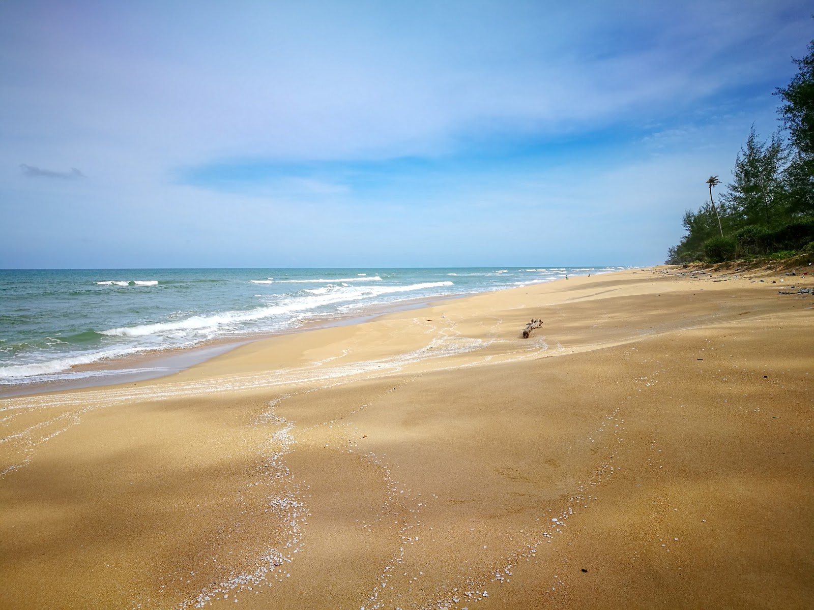 Peranginan Kelulut Beach'in fotoğrafı imkanlar alanı