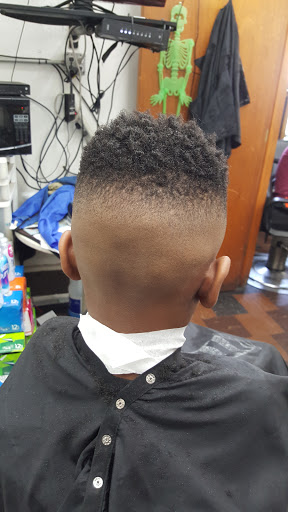 Barber Shop «Naps Barber Shop», reviews and photos, 1109 W Roosevelt Rd, Maywood, IL 60153, USA