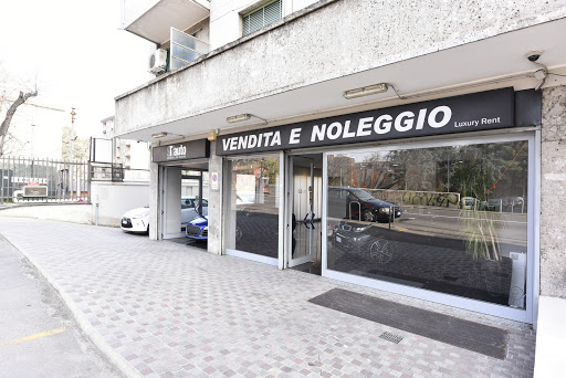 Luxury car rentals Milan