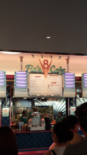 Flo's V8 Cafe