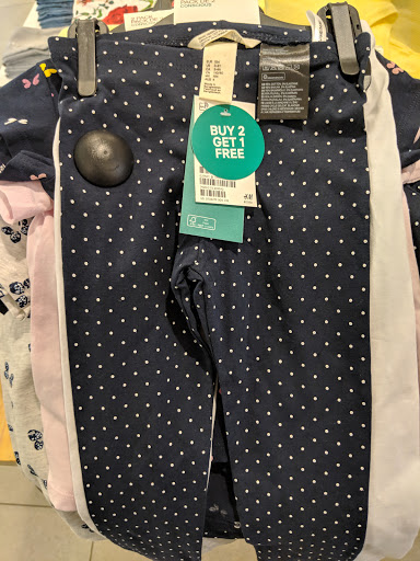 Clothing Store «H&M», reviews and photos, 8518 Fenton St, Silver Spring, MD 20910, USA