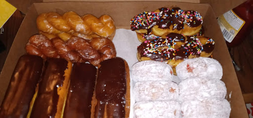 Donut Shop «Mister Donut», reviews and photos, 2720 Grovelin St # A, Godfrey, IL 62035, USA