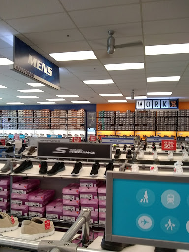 Shoe Store «SKECHERS Factory Outlet», reviews and photos, 3030 E 9th St, Oakland, CA 94601, USA