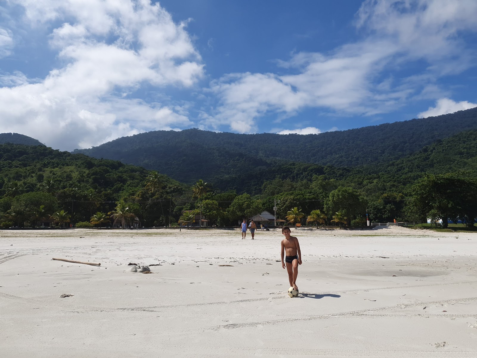 Foto di Praia do Marambaia con una superficie del sabbia beige