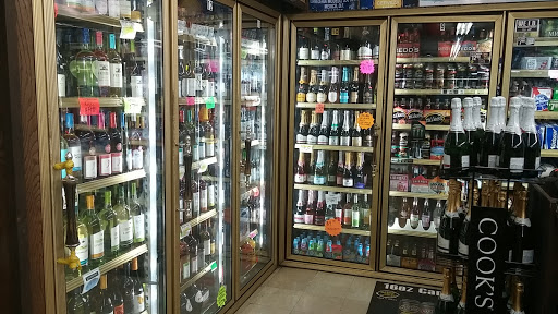 Liquor Store «Greenhaven Wine & Liquor», reviews and photos, 6421 Riverside Blvd, Sacramento, CA 95831, USA