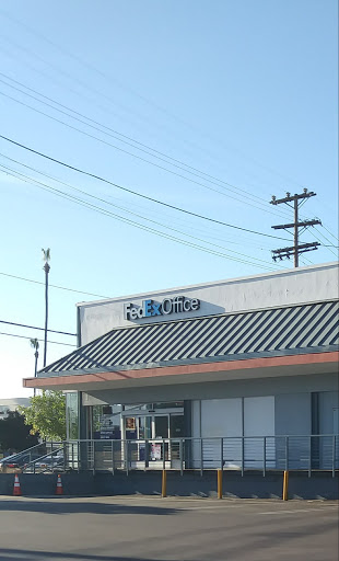 Print Shop «FedEx Office Print & Ship Center», reviews and photos, 12101 Ventura Blvd, Studio City, CA 91604, USA