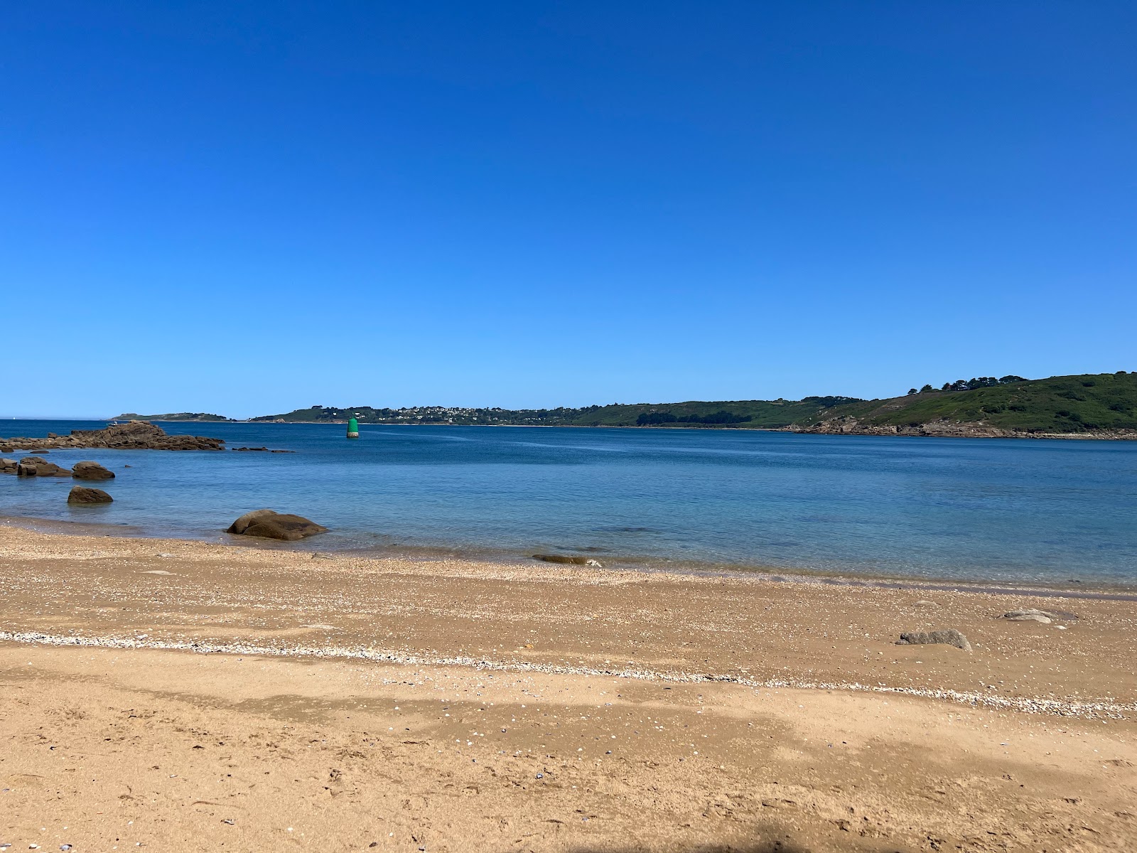 Photo de Plage enclavee avec un niveau de propreté de très propre