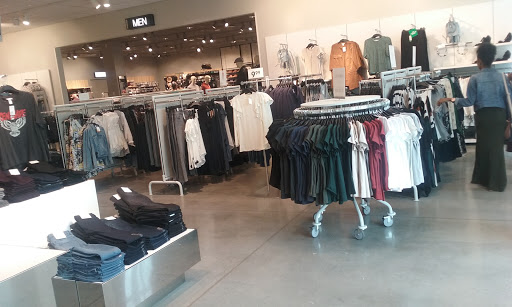 Outlet Mall «Tanger Outlet Savannah», reviews and photos, 200 Tanger Outlet Blvd, Pooler, GA 31322, USA