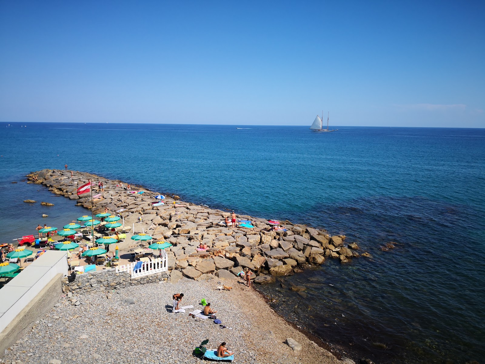 Foto di Spiaggia d'Oro area del resort sulla spiaggia