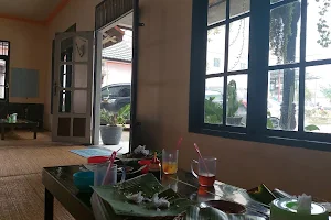 Rumah makan santai image