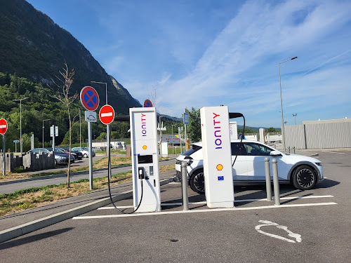 Borne de recharge de véhicules électriques IONITY Station de recharge Bonneville